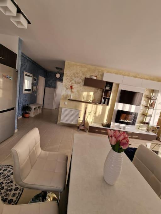 Apartament 3 Camere Avantgarden Şelimbăr Eksteriør bilde